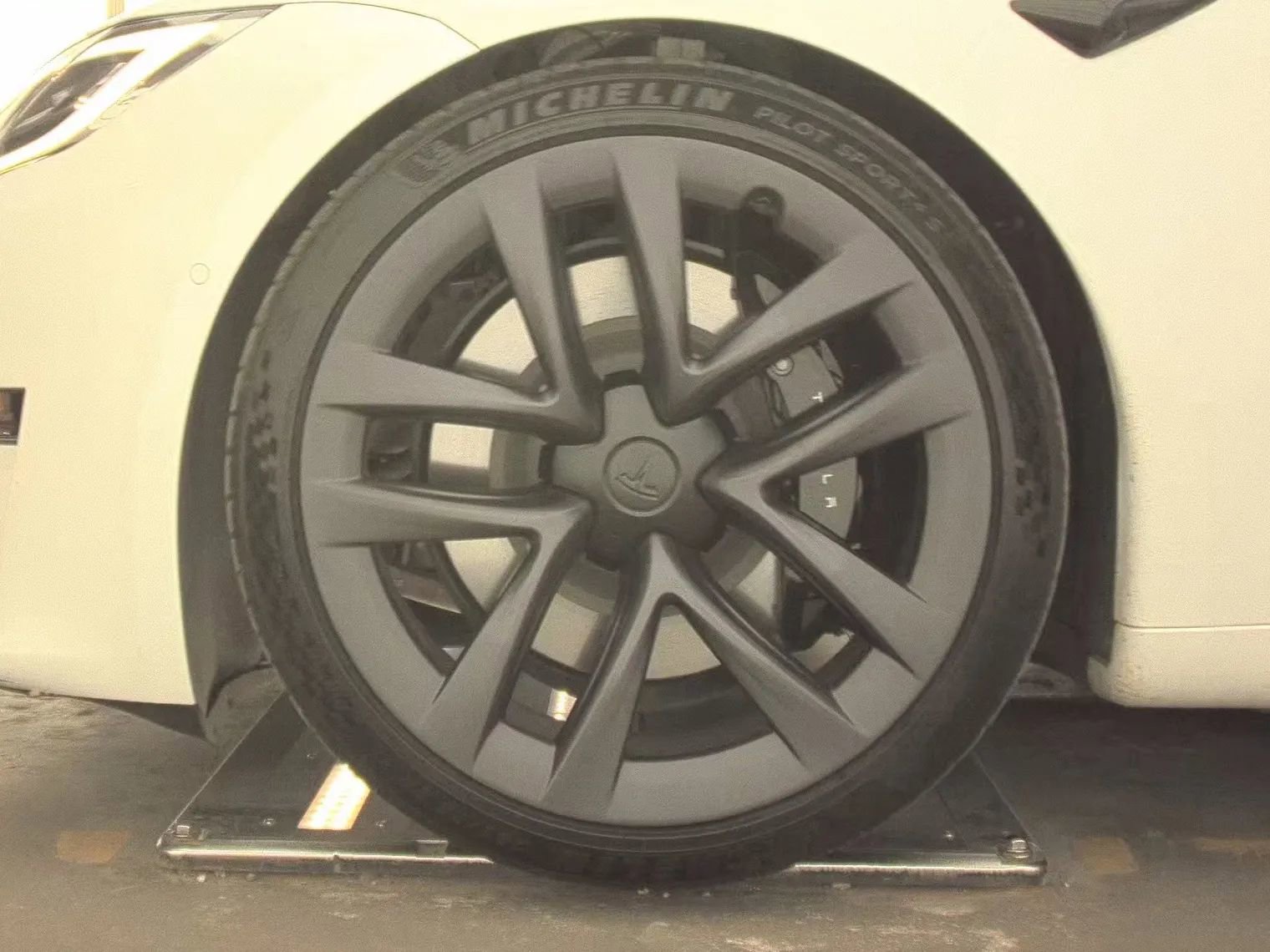 Used 2021 Tesla Model S Plaid image 6