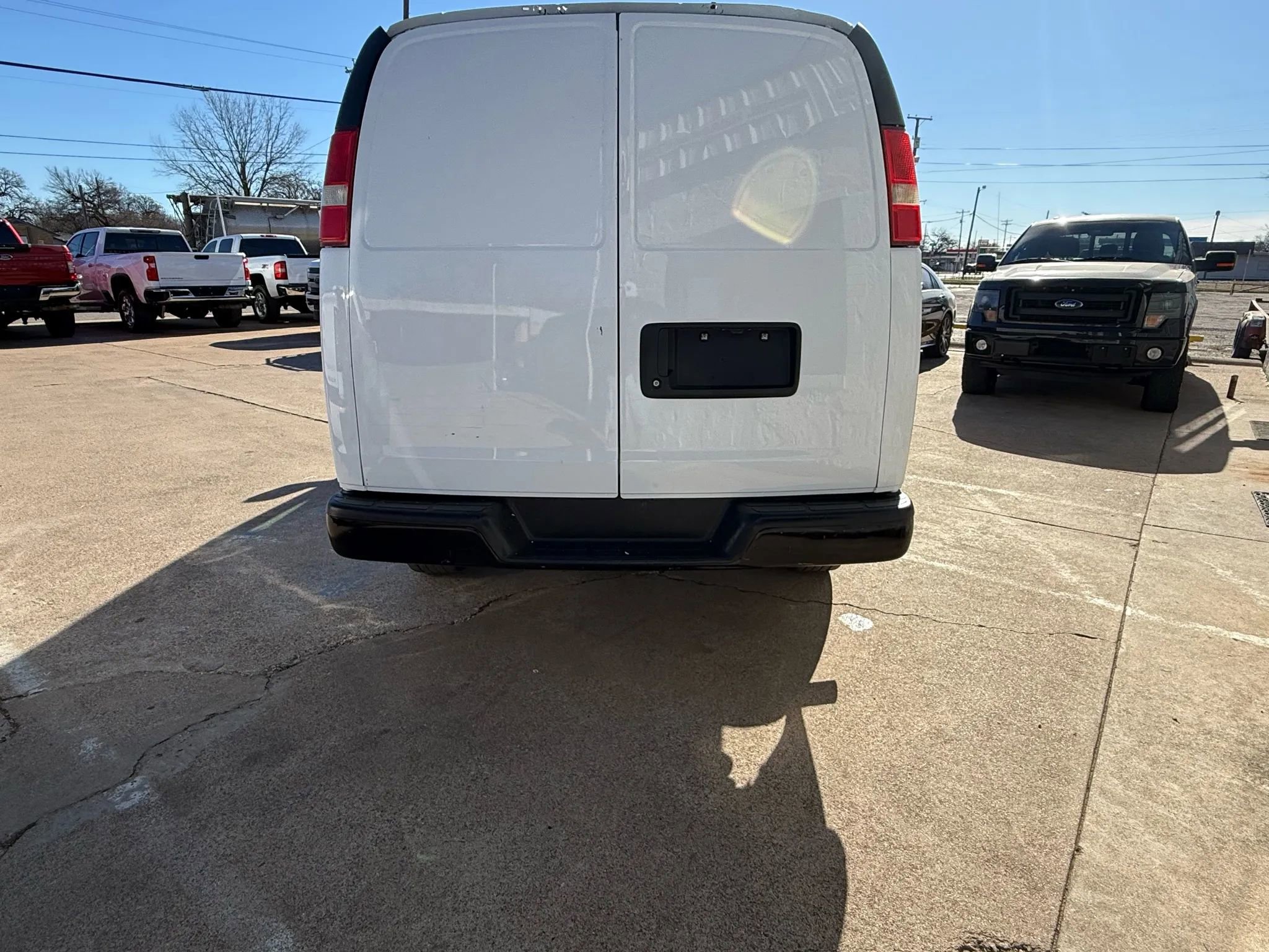 Used 2012 GMC Savana 2500 Extended RWD image 3
