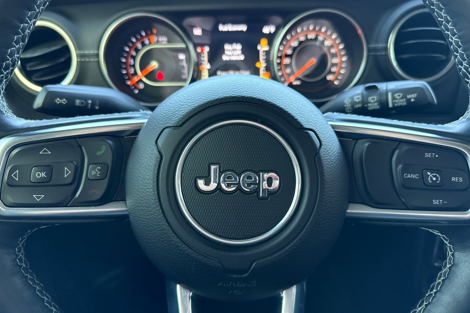 Used 2018 Jeep Wrangler Unlimited Sahara image 28