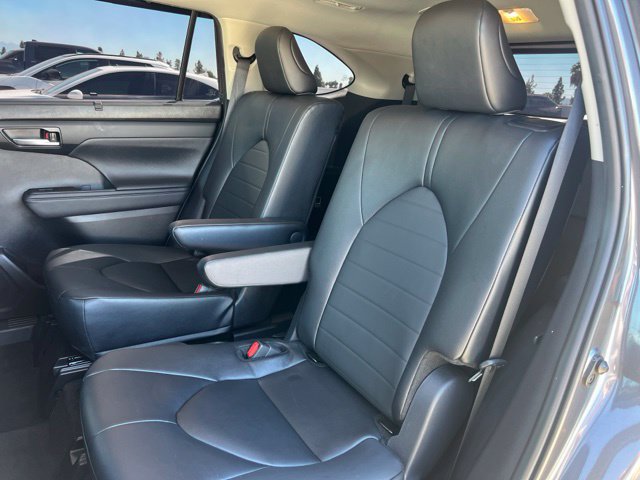 Used 2024 Toyota Highlander XLE AWD/4WD image 18