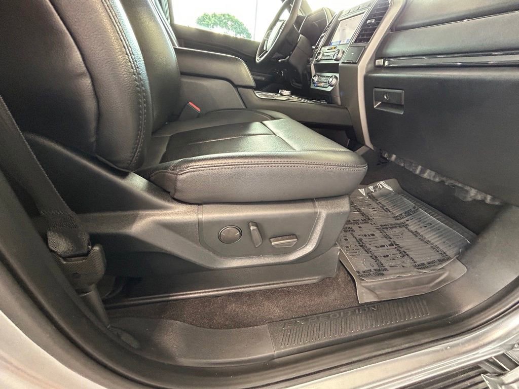 Used 2020 Ford Expedition XLT w/ Equipment Group 202A RWD image 23