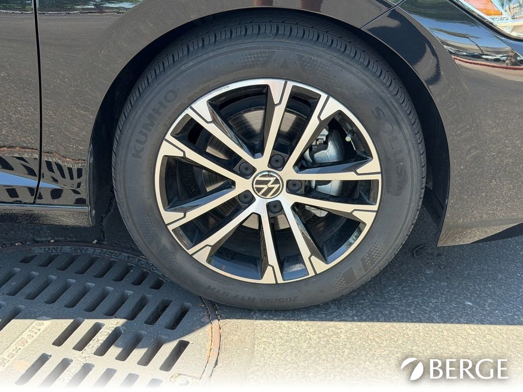 Used 2024 Volkswagen Jetta Sport image 11