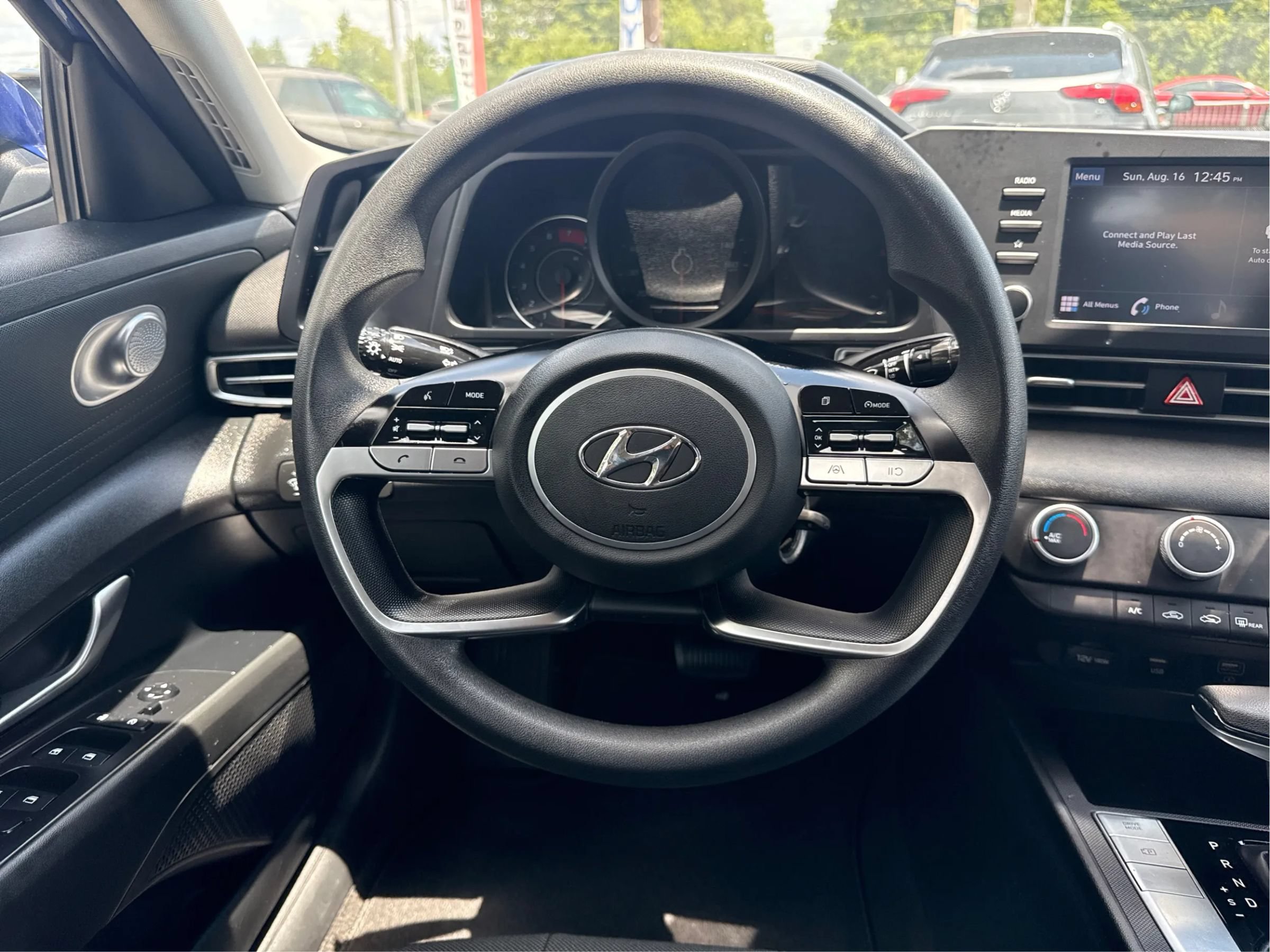 Used 2021 Hyundai Elantra SE FWD image 16