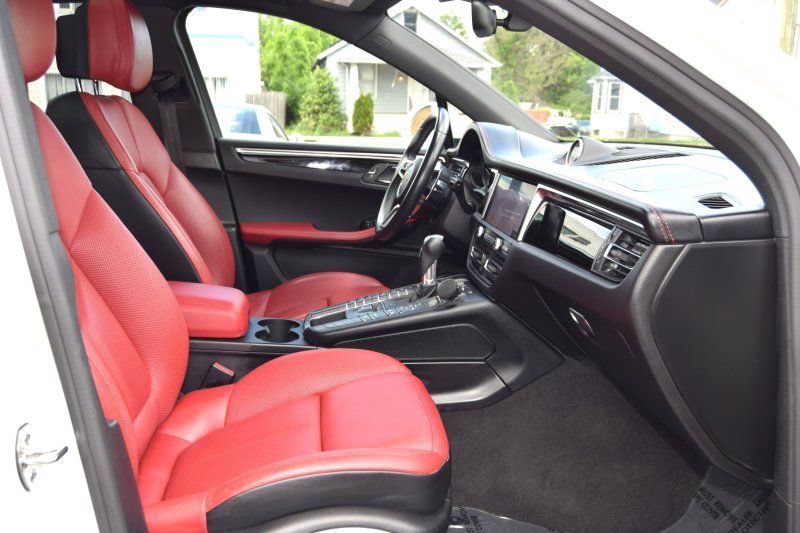 Used 2019 Porsche Macan AWD/4WD image 30