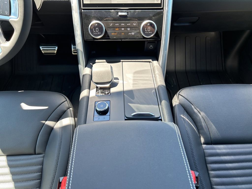 New 2025 Land Rover Discovery Dynamic SE image 23