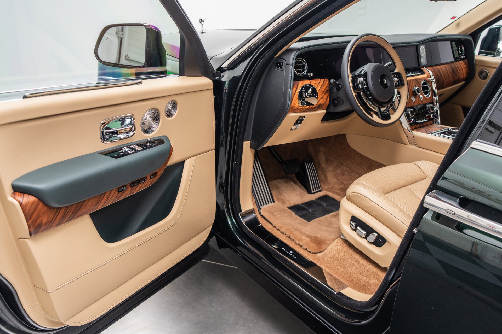 Used 2025 Rolls-Royce Cullinan -Series 2, Bespoke Audio, Star image 23