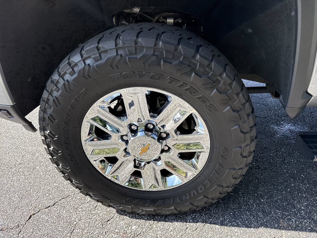 Used 2024 Chevrolet Silverado 2500 High Country w/ High Country Premium Package AWD/4WD image 11