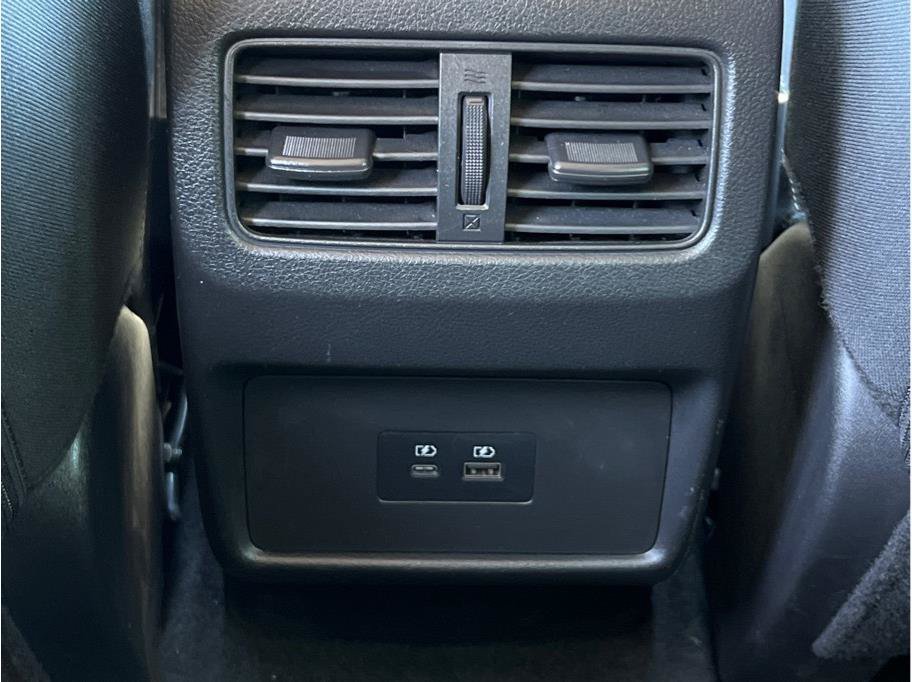 Used 2023 Nissan Rogue SV FWD image 10