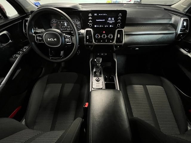 Used 2022 Kia Sorento LX AWD/4WD image 17