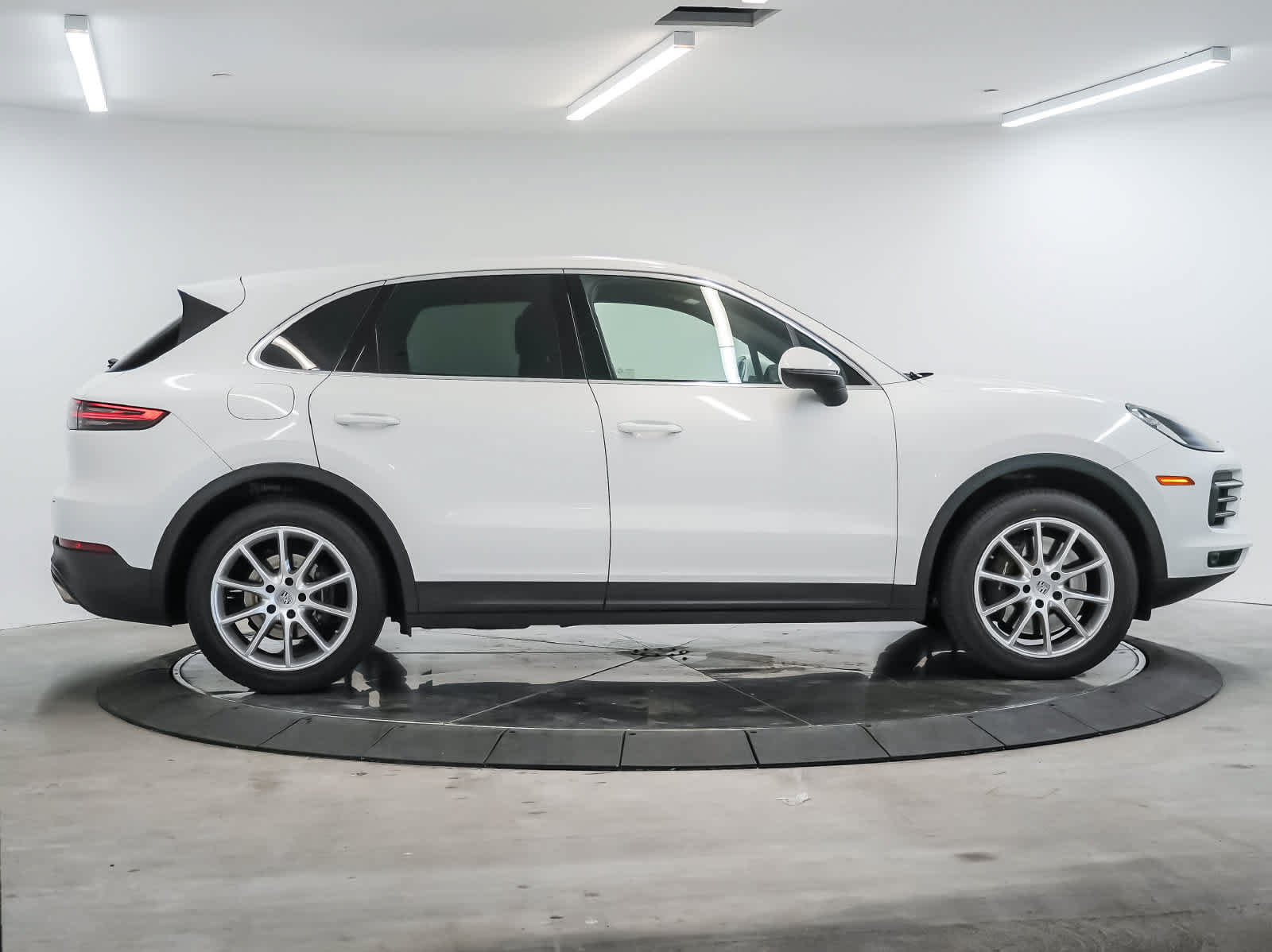 Certified 2023 Porsche Cayenne AWD/4WD image 8