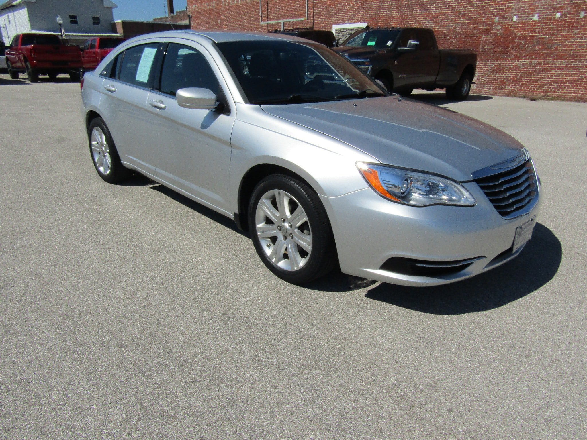 Used 2012 Chrysler 200 Touring FWD image 1