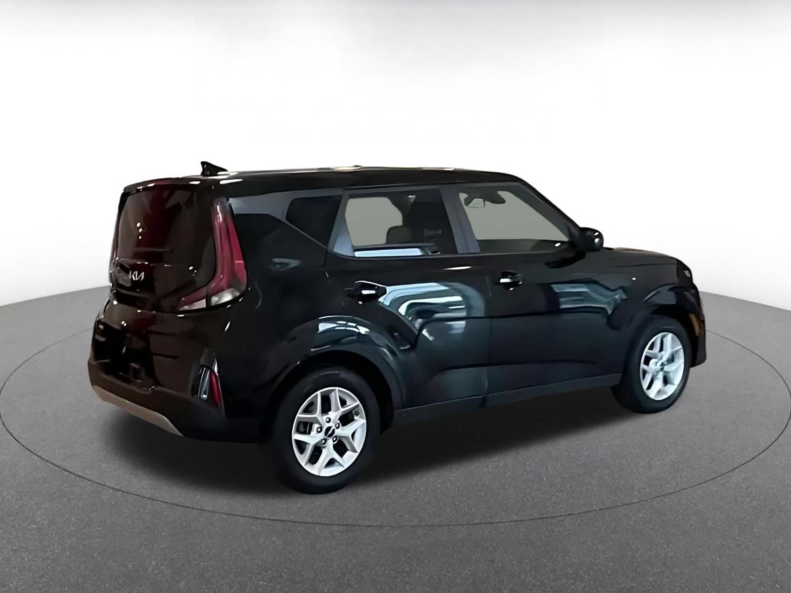 Used 2025 Kia Soul LX w/ LX Technology Package FWD image 9