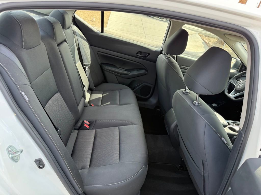 Used 2025 Nissan Altima 2.5 SV FWD image 15