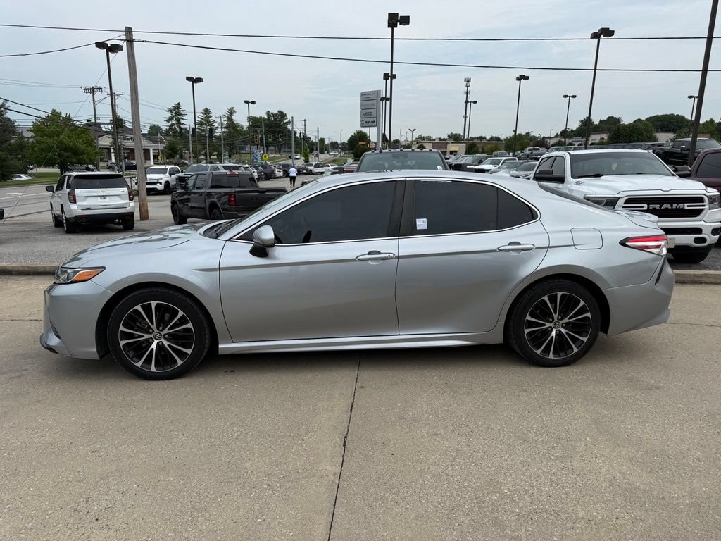 Used 2020 Toyota Camry SE FWD image 9