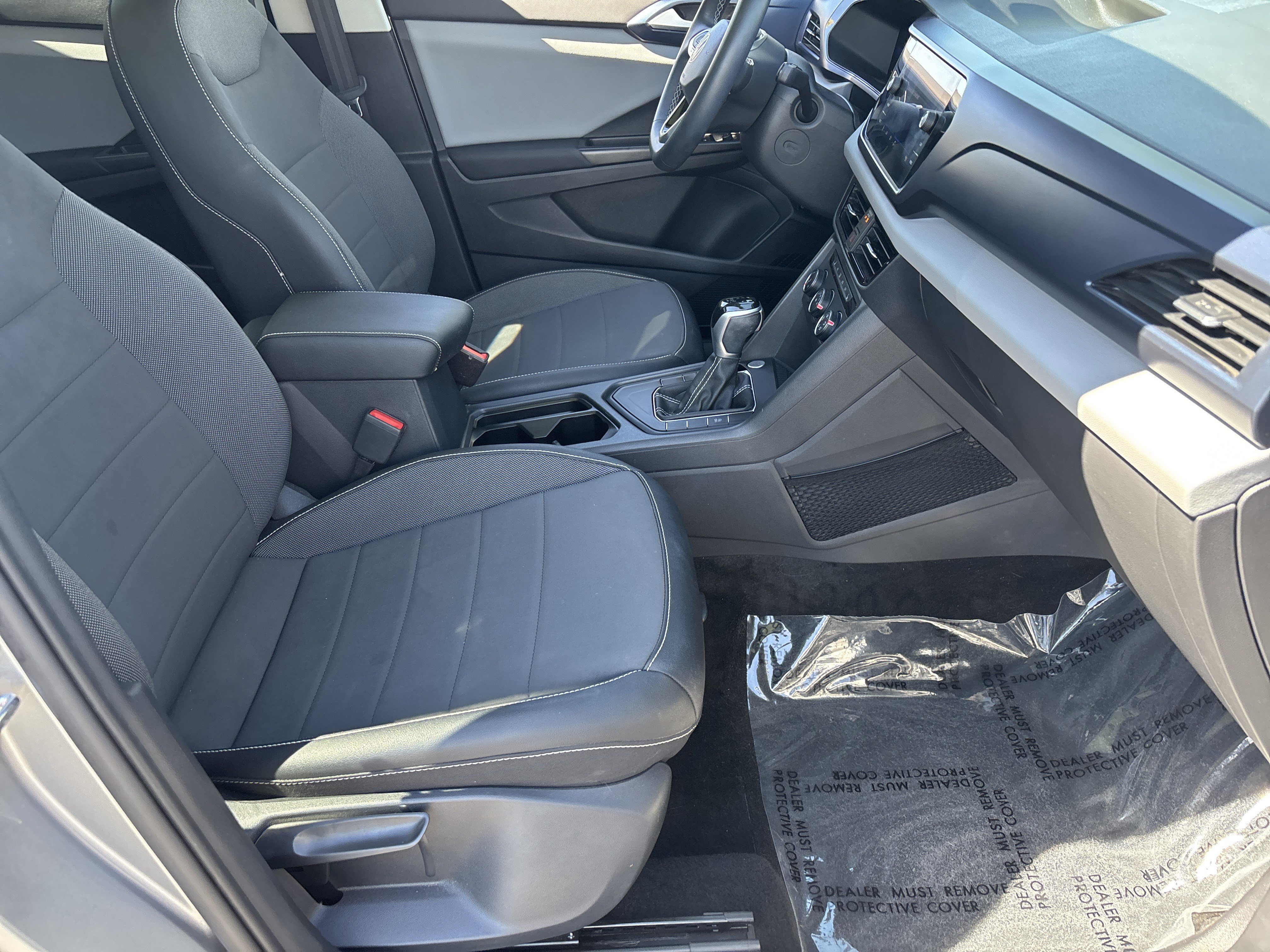 Certified 2022 Volkswagen Taos SE w/ Panoramic Sunroof Package image 9