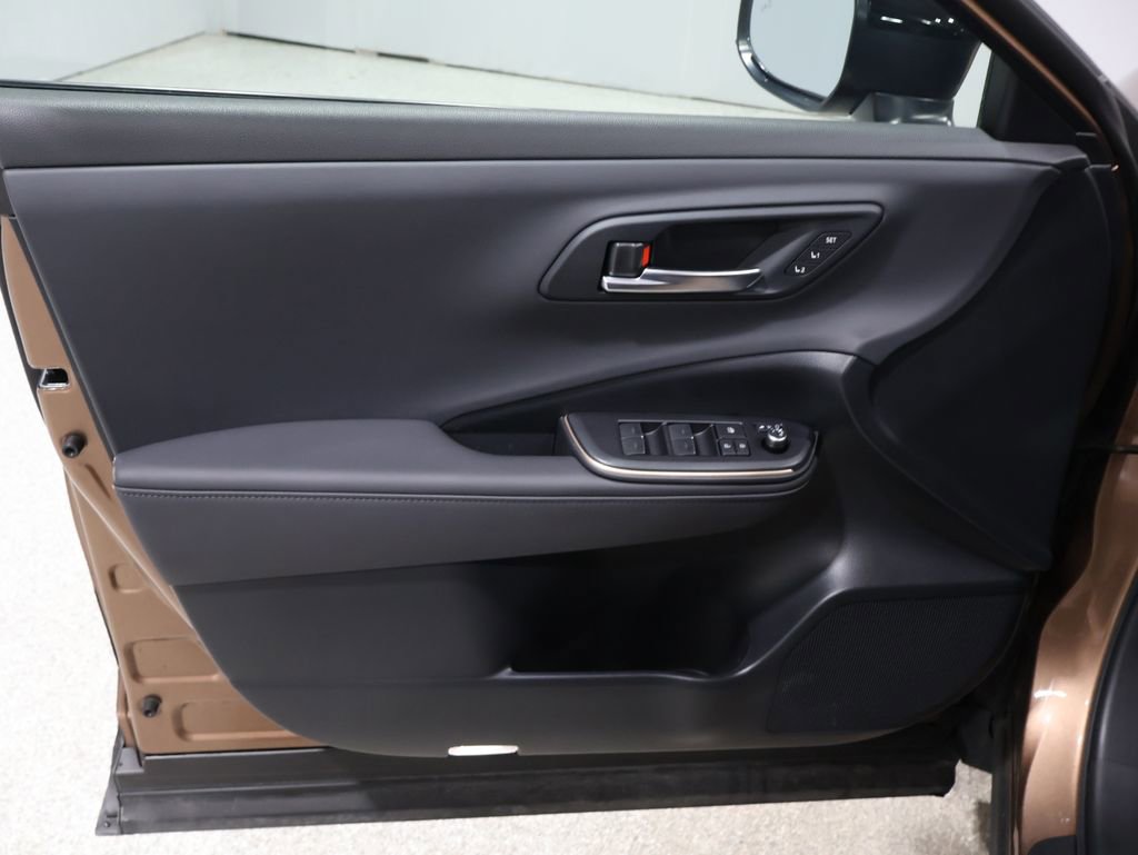 Used 2023 Toyota Crown Platinum image 13