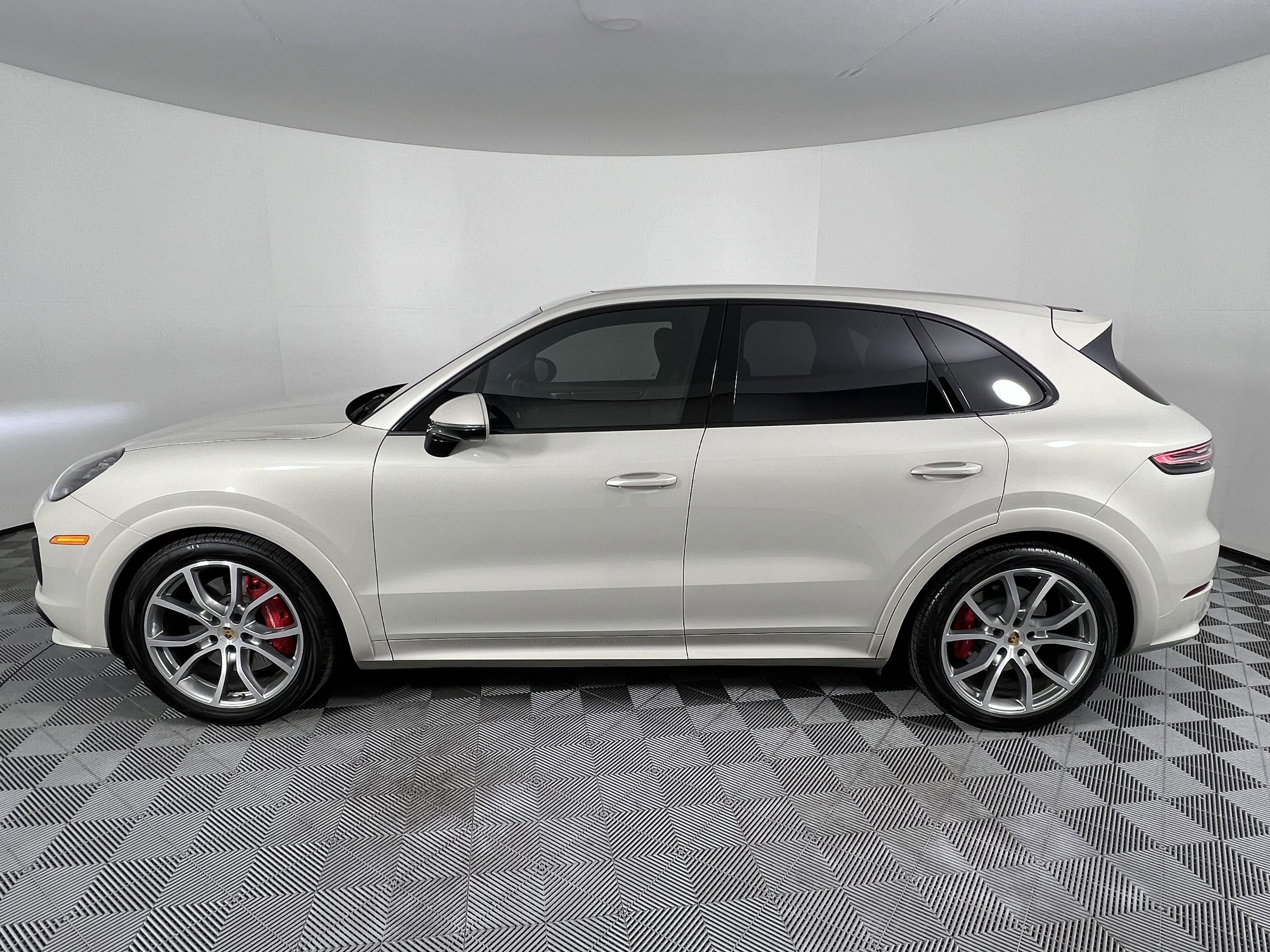 Used 2021 Porsche Cayenne GTS image 9