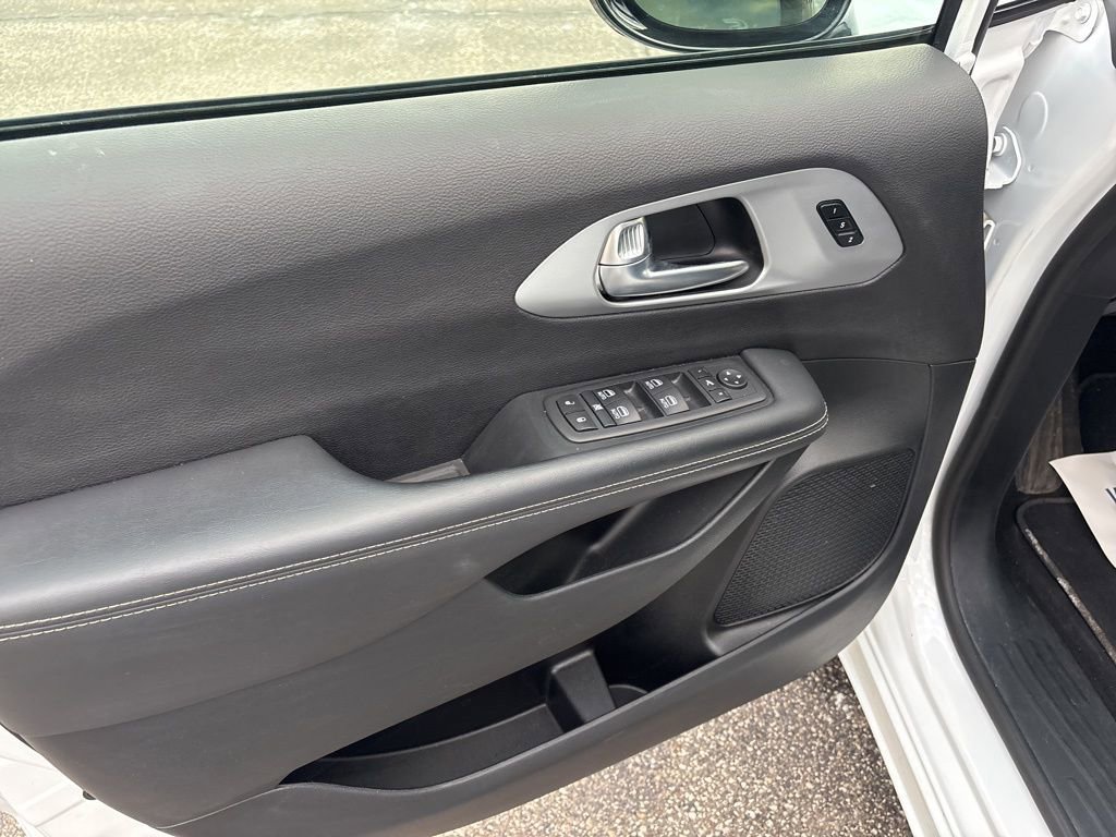 Used 2025 Chrysler Pacifica Limited image 27