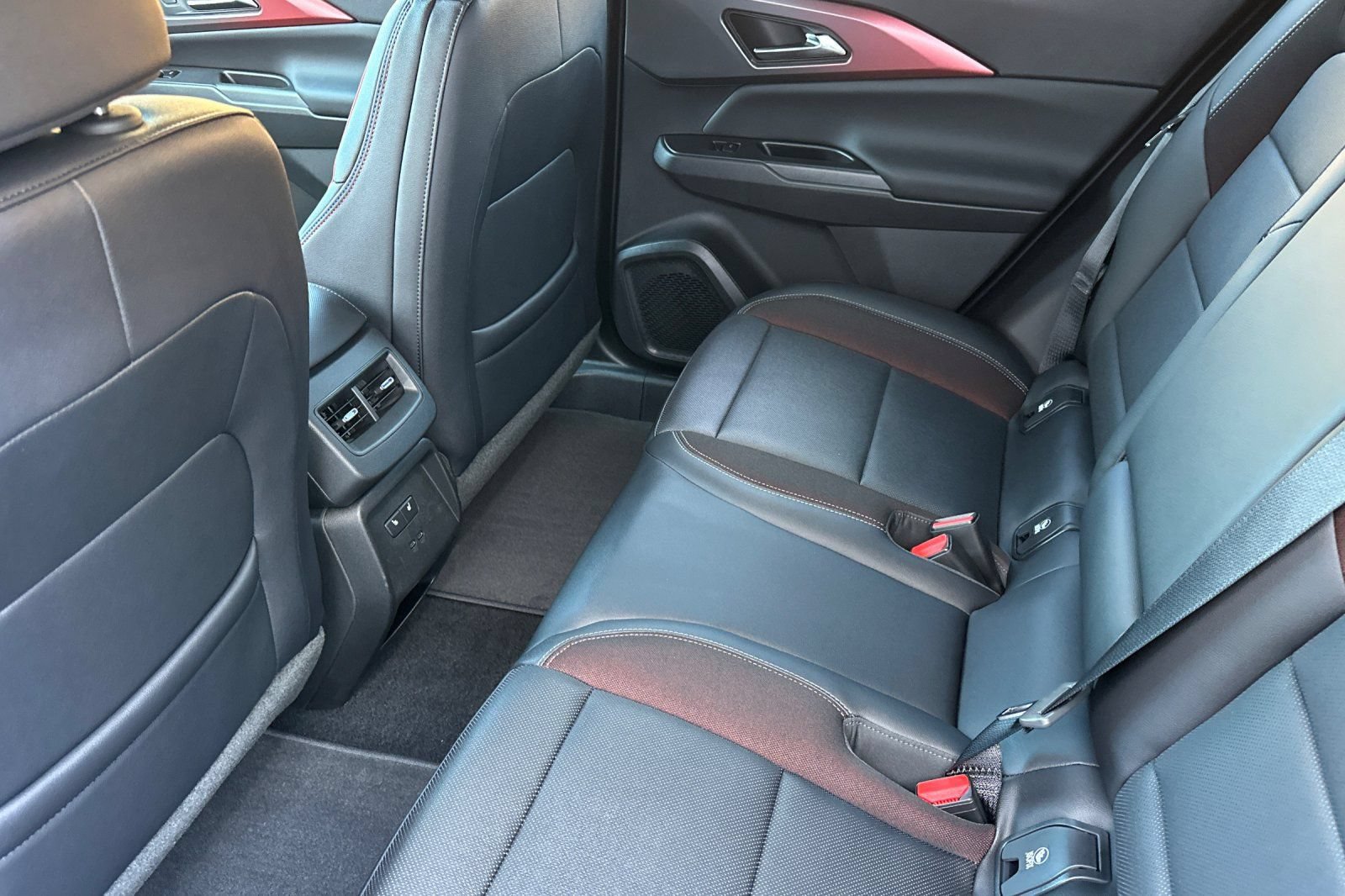 New 2025 Chevrolet Equinox EV RS w/ Active Safety Package 3 AWD/4WD image 12
