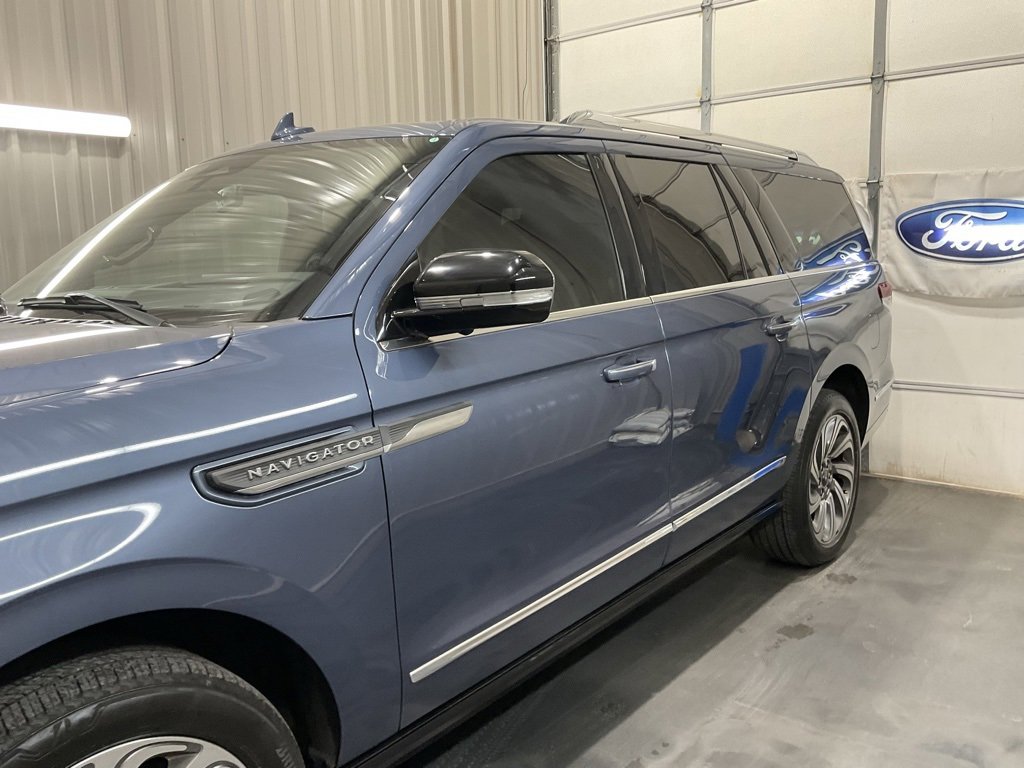 Used 2022 Lincoln Navigator L Reserve image 5