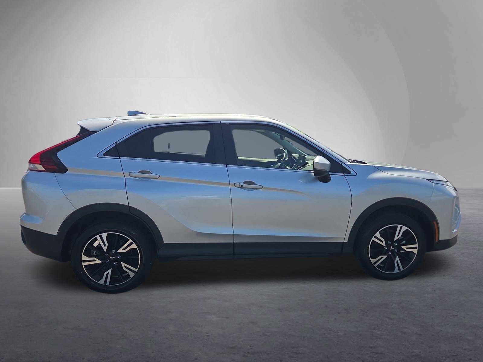 Used 2025 Mitsubishi Eclipse Cross SE AWD/4WD image 2
