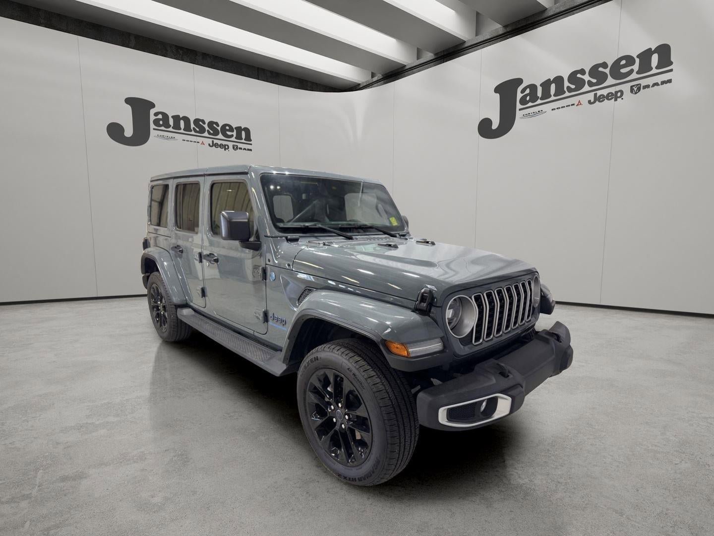 Used 2025 Jeep Wrangler Unlimited Sahara AWD/4WD image 6