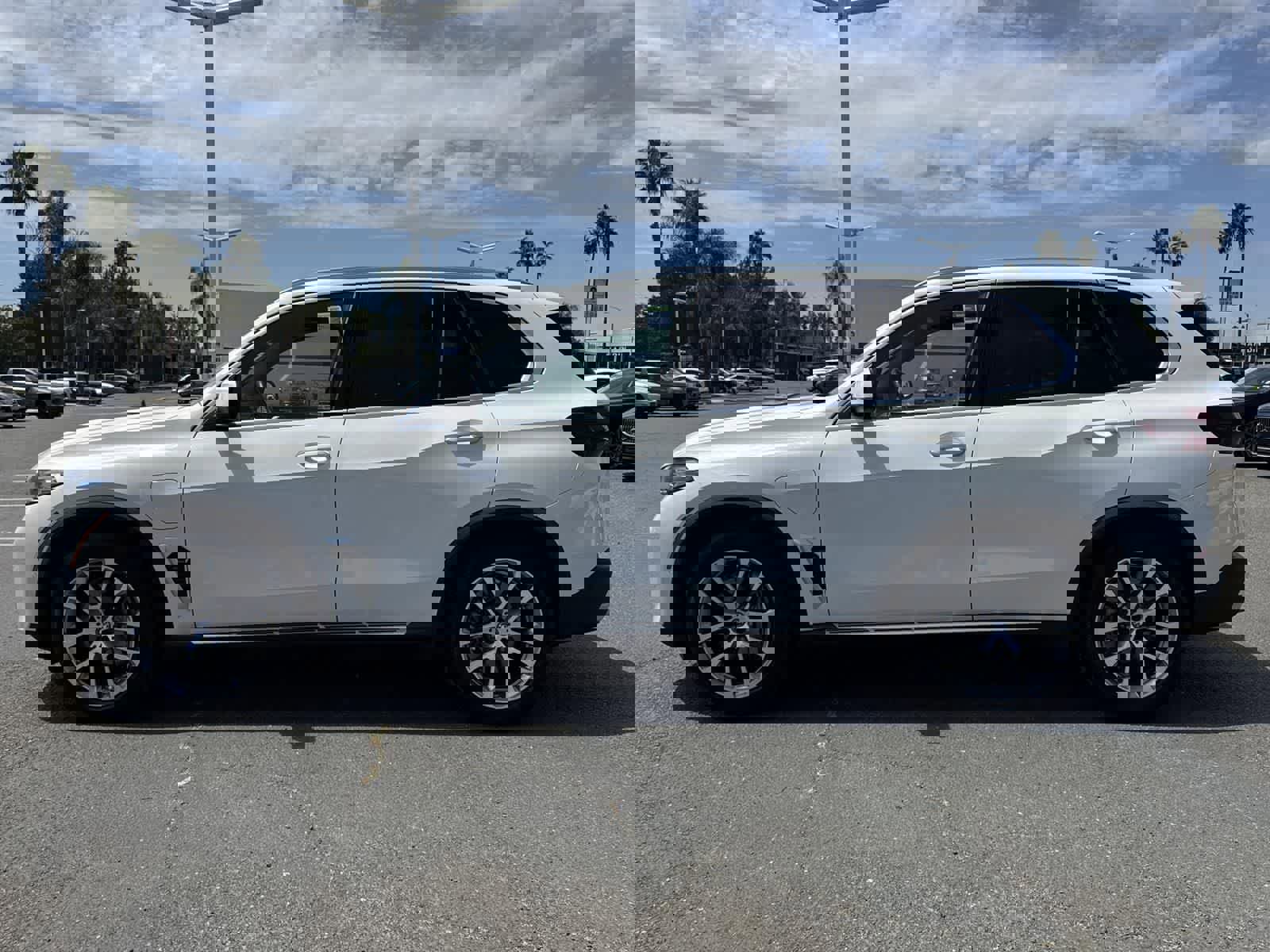 Used 2024 BMW X5 xDrive50e image 5