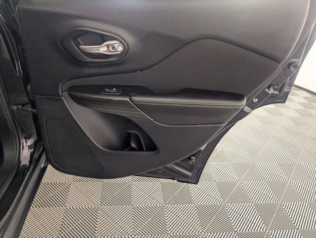 Used 2016 Jeep Cherokee Latitude w/ Comfort & Sound Group image 28