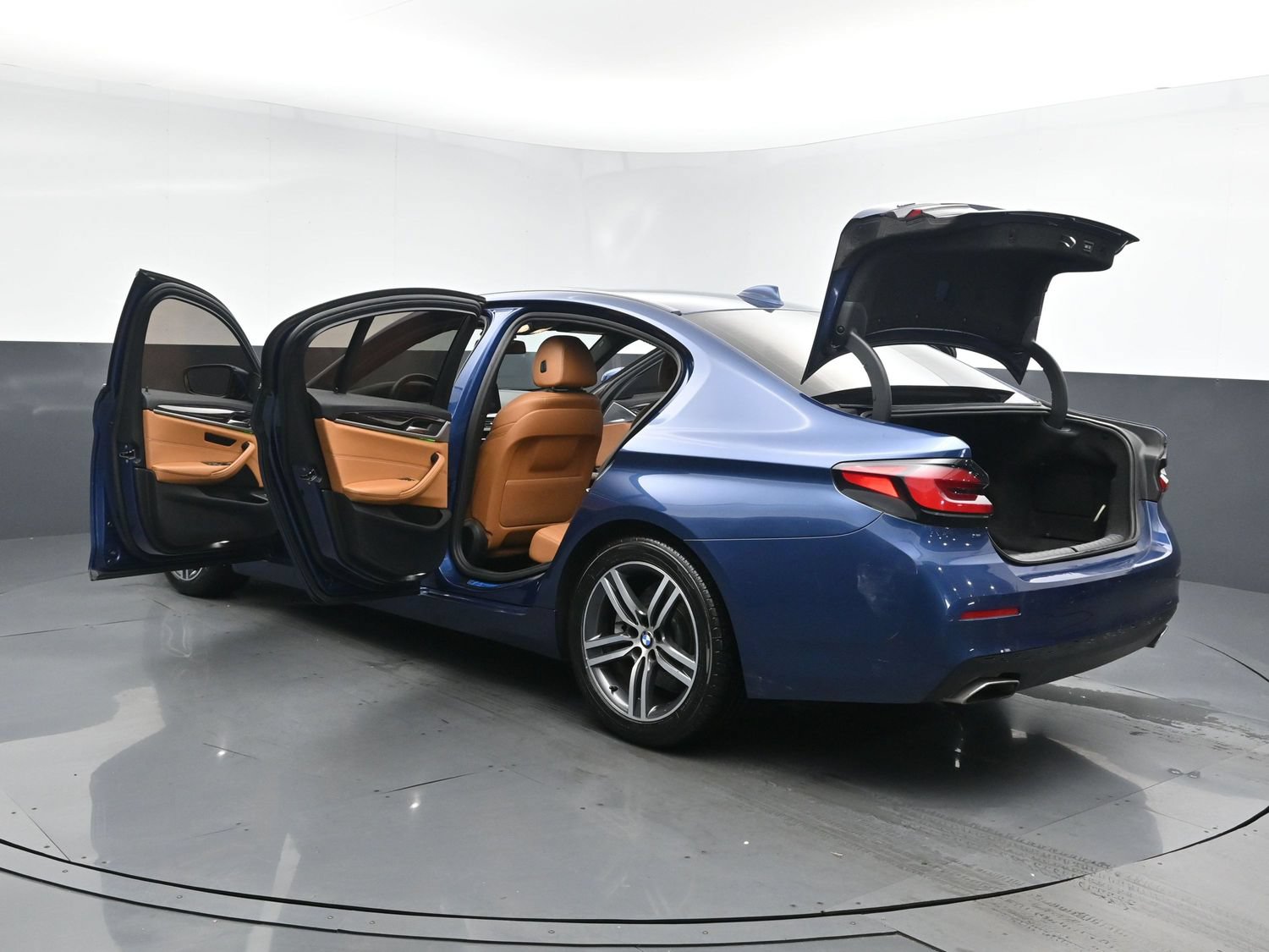 Used 2021 BMW 530i xDrive w/ Convenience Package AWD/4WD image 27