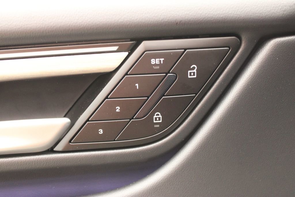 New 2024 Porsche Macan 4 Electric image 25