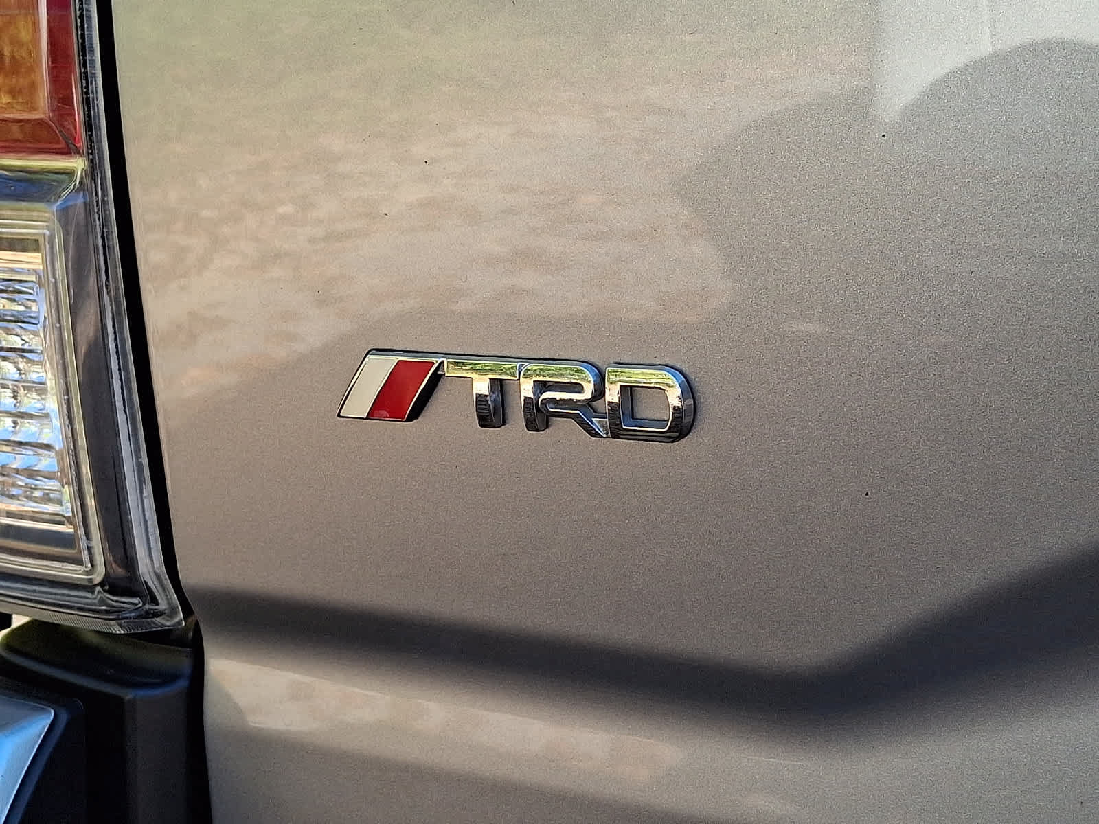 Used 2020 Toyota Tacoma TRD Sport w/ TRD Premium Sport Package AWD/4WD image 9