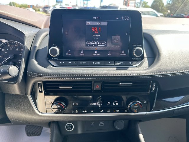 Used 2023 Nissan Rogue SL AWD/4WD image 17