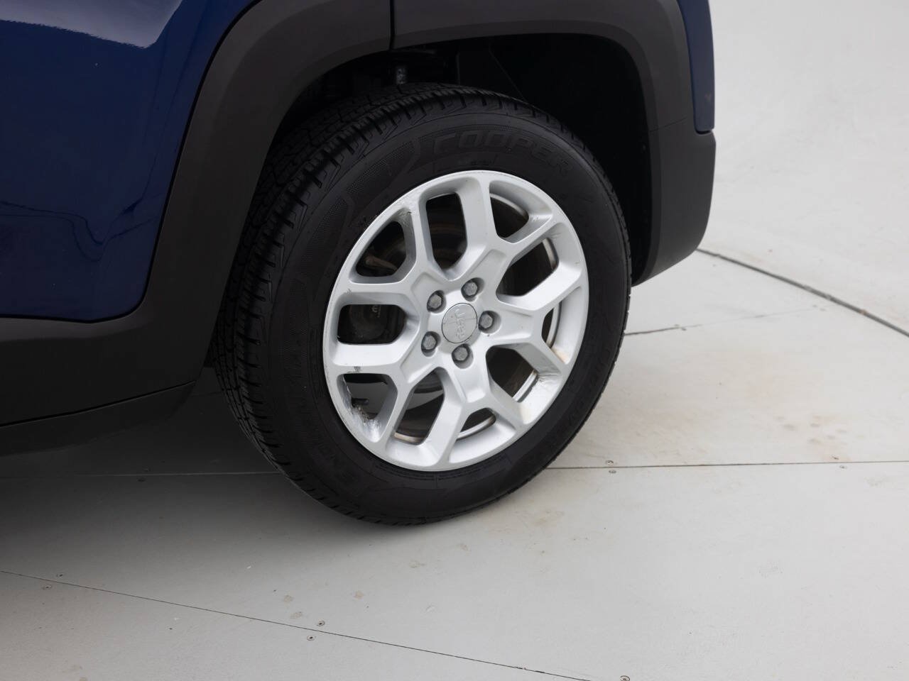 Used 2016 Jeep Renegade Latitude FWD image 22