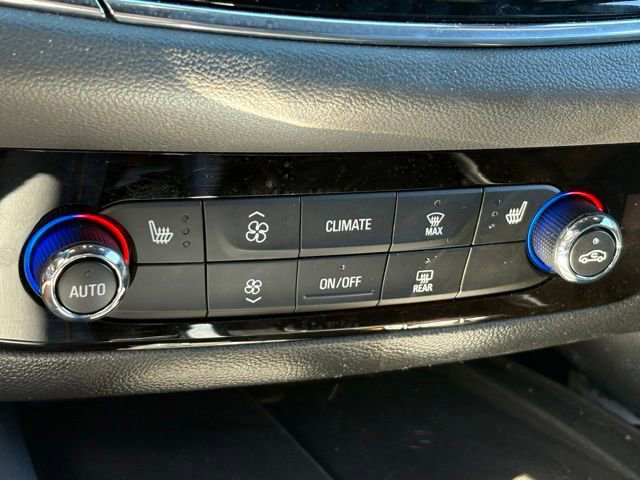 Used 2024 Buick Enclave Essence AWD/4WD image 14