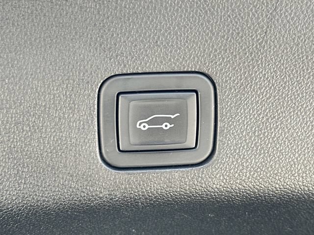 Certified 2023 Cadillac Escalade ESV Premium Luxury Platinum w/ LPO, Radiant Package AWD/4WD image 20