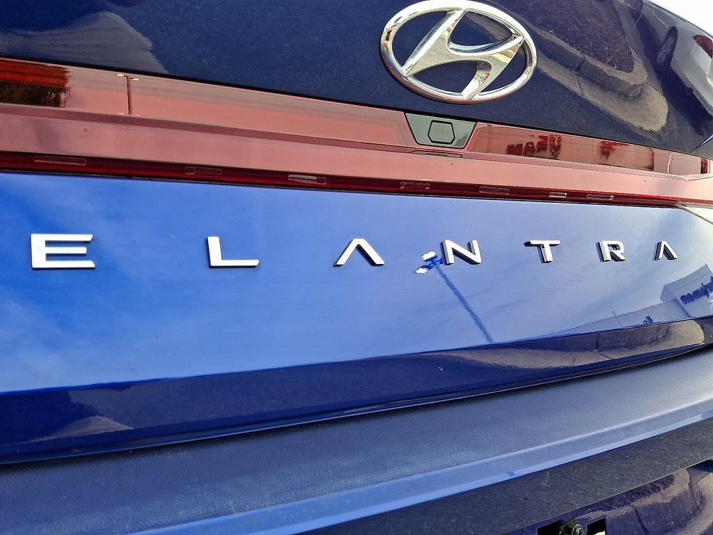 Used 2023 Hyundai Elantra SEL FWD image 31