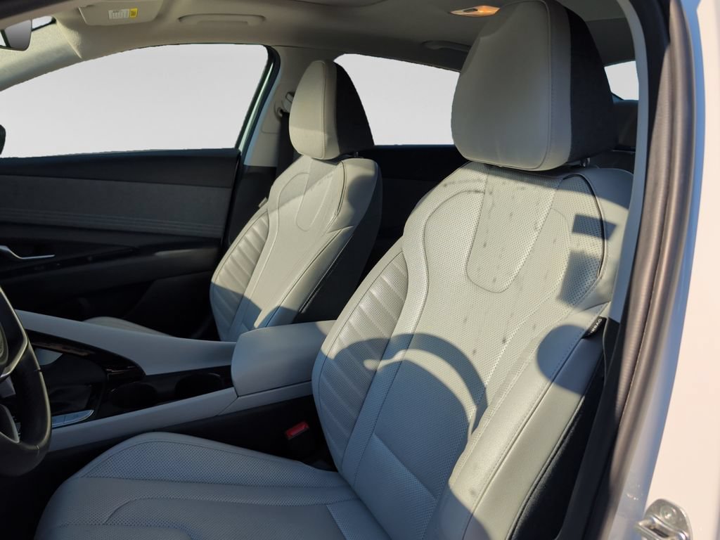 Used 2024 Hyundai Elantra Limited FWD image 17