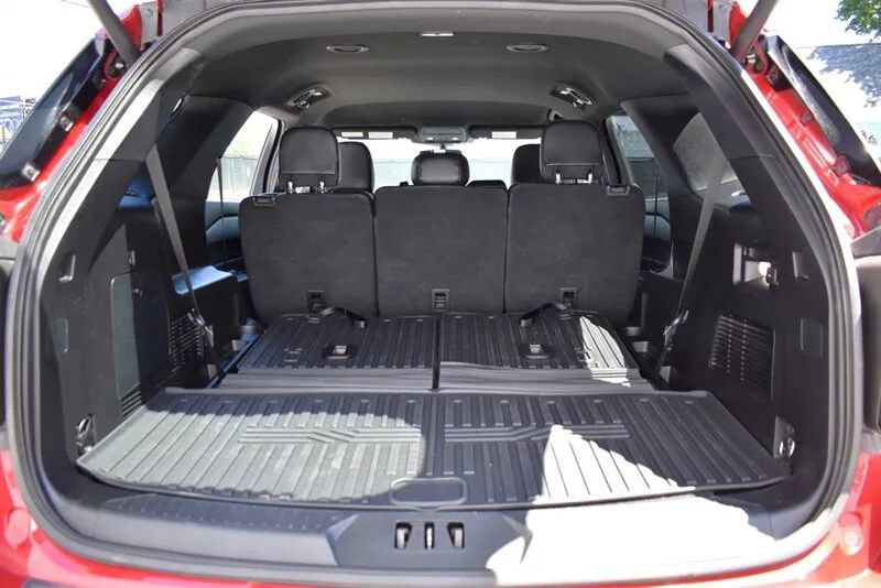 Used 2020 Ford Explorer XLT w/ Equipment Group 202A AWD/4WD image 35