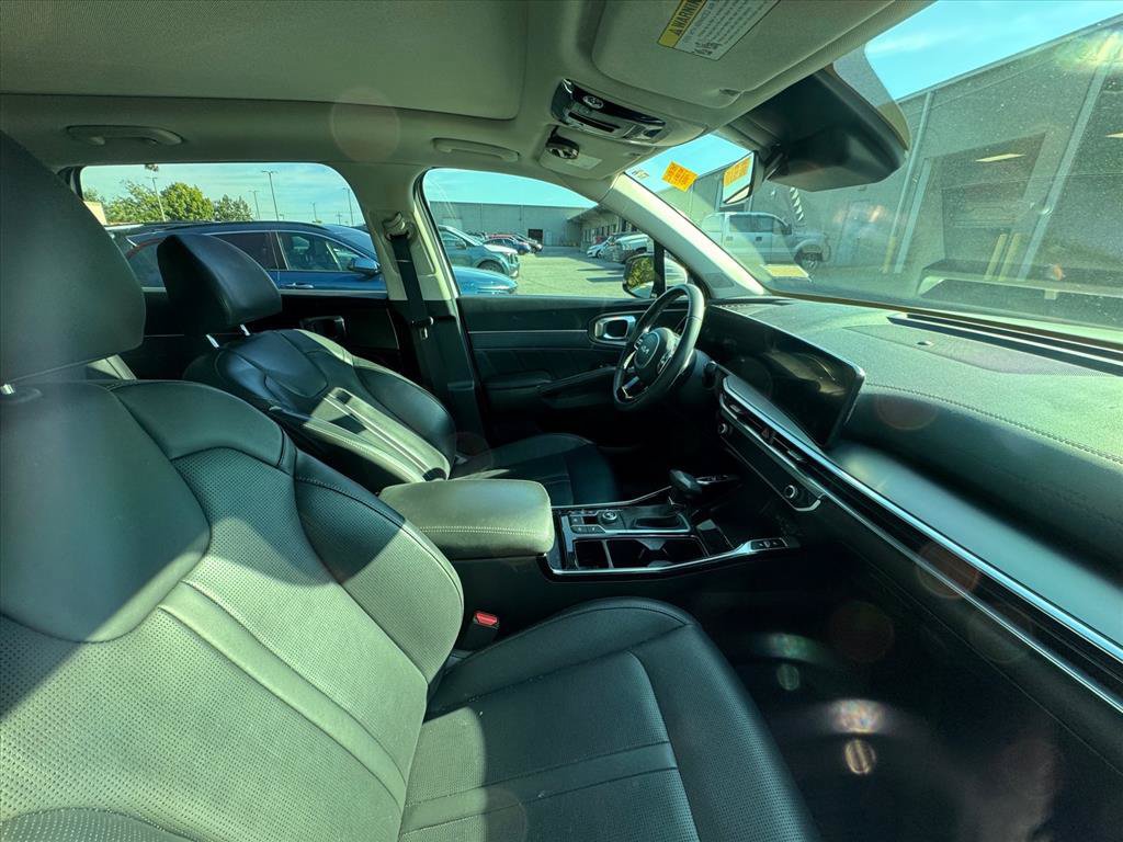 Certified 2025 Kia Sorento SX FWD image 3