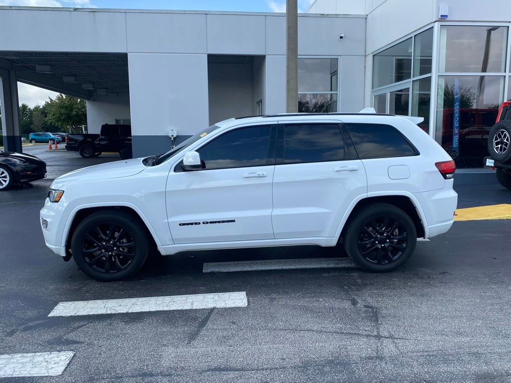 Used 2019 Jeep Grand Cherokee Altitude RWD image 6