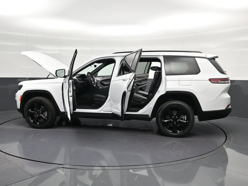 Used 2025 Jeep Grand Cherokee L Limited w/ Black Appearance Package RWD image 39