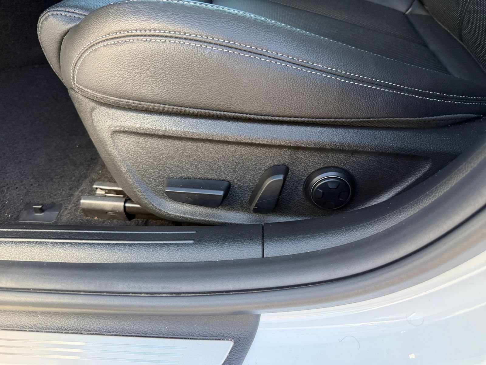 Used 2026 Genesis G70 2.5T RWD image 22