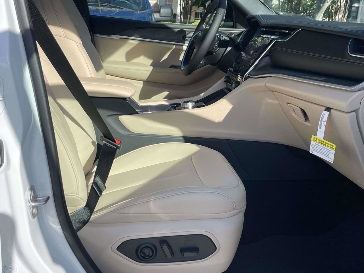 New 2025 Jeep Grand Cherokee L Limited w/ Black Appearance Package image 35