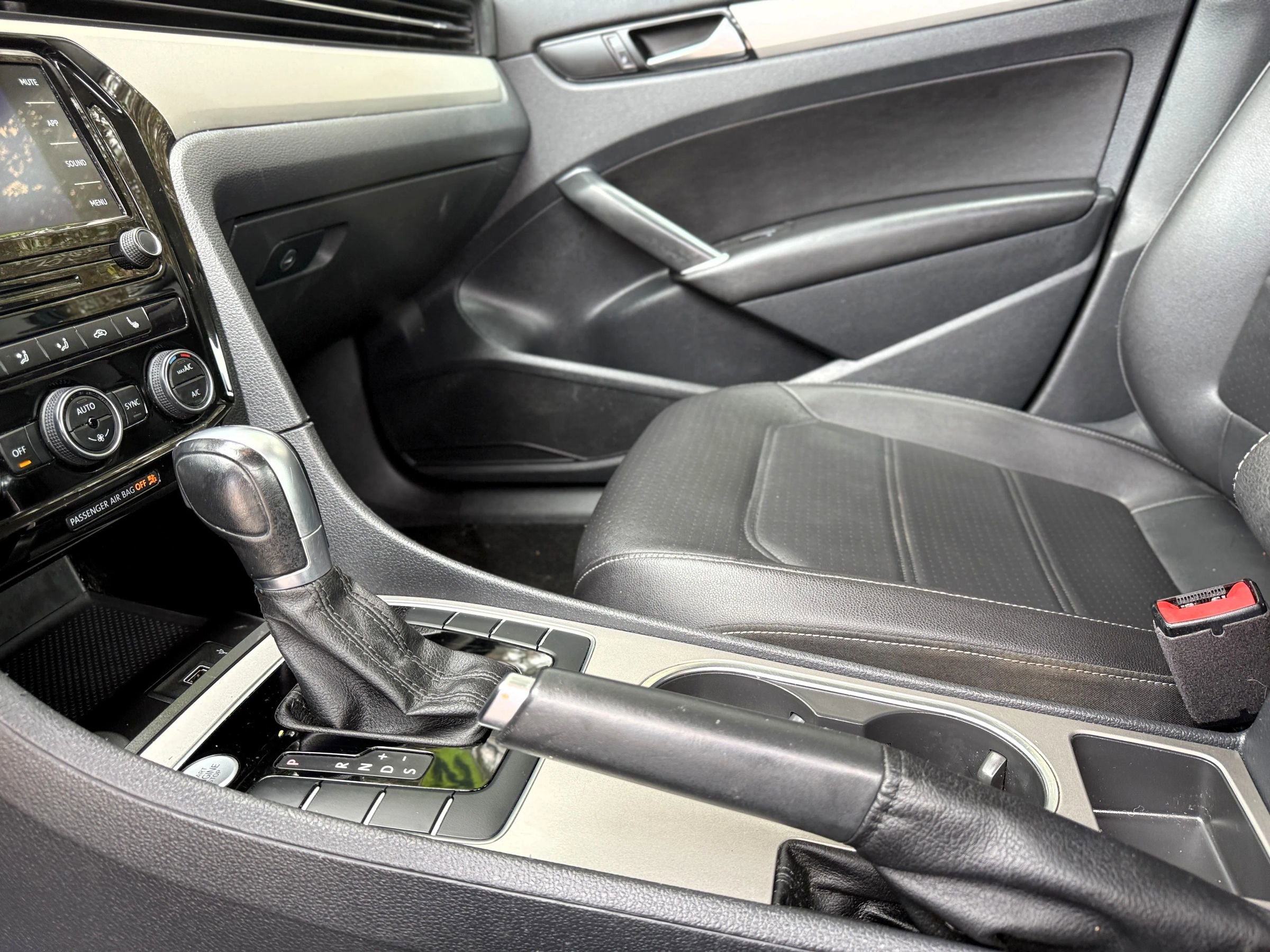 Used 2020 Volkswagen Passat 2.0T SE image 42