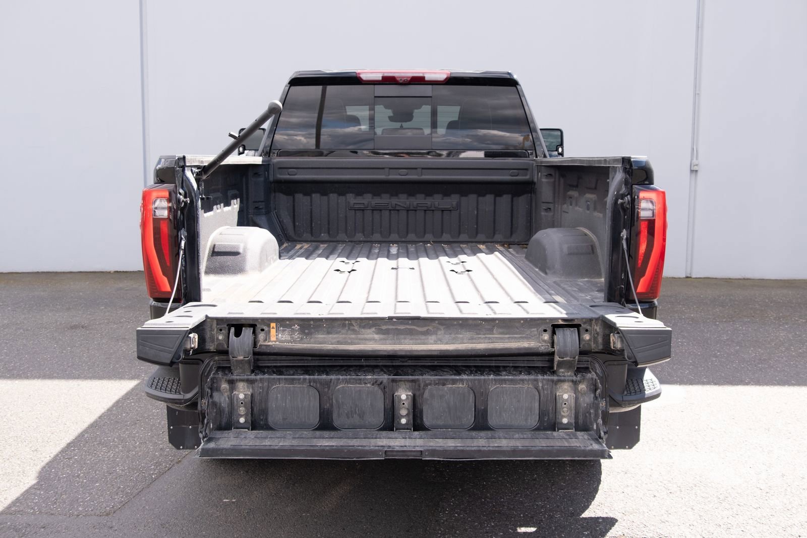 Used 2024 GMC Sierra 3500 Denali Ultimate AWD/4WD image 26