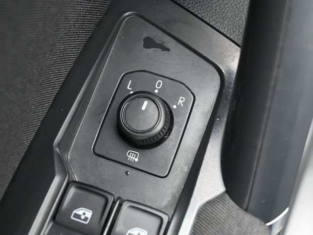 Used 2020 Volkswagen Tiguan S image 11