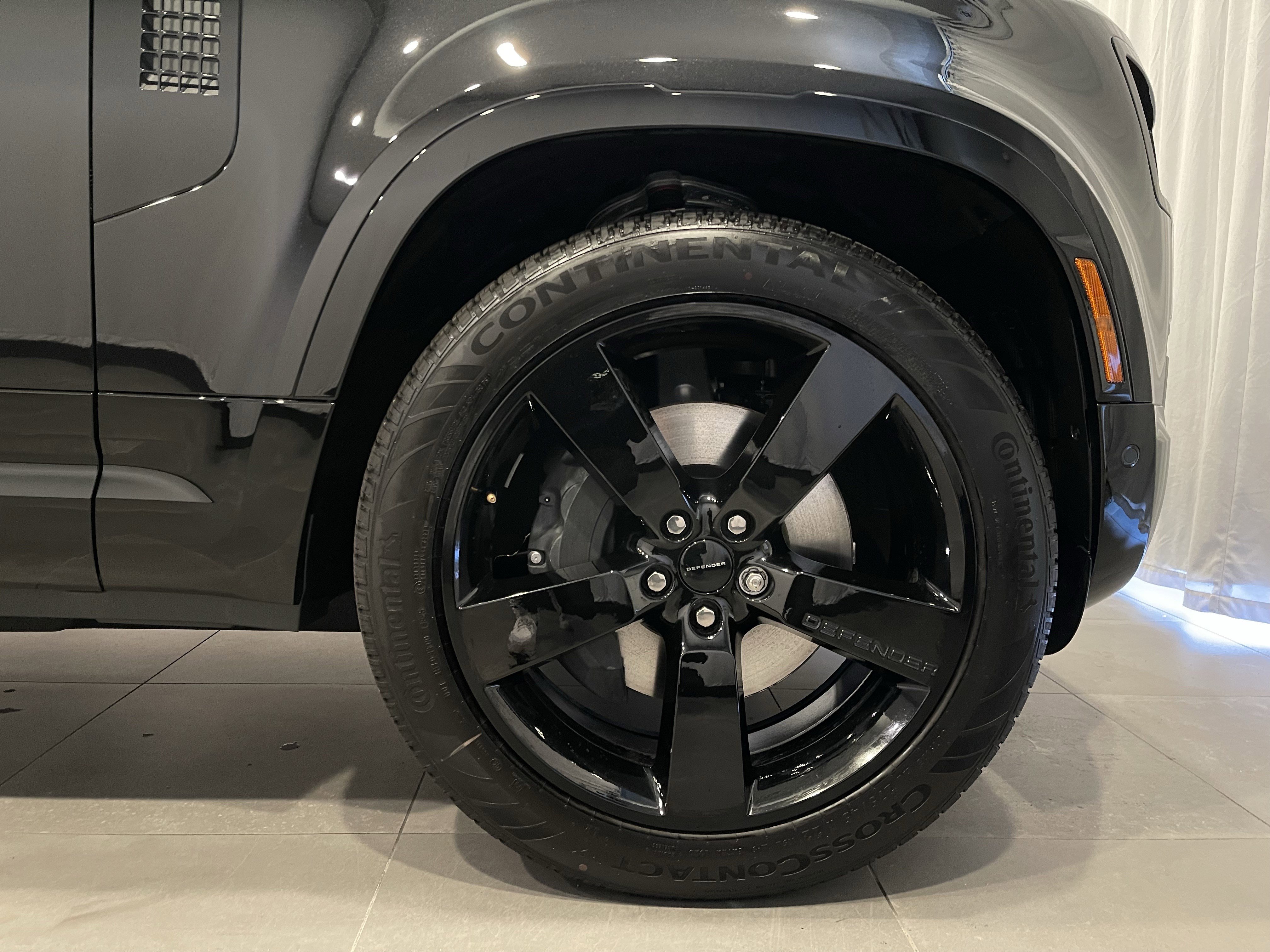 Used 2026 Land Rover Defender 130 X-Dynamic SE image 10