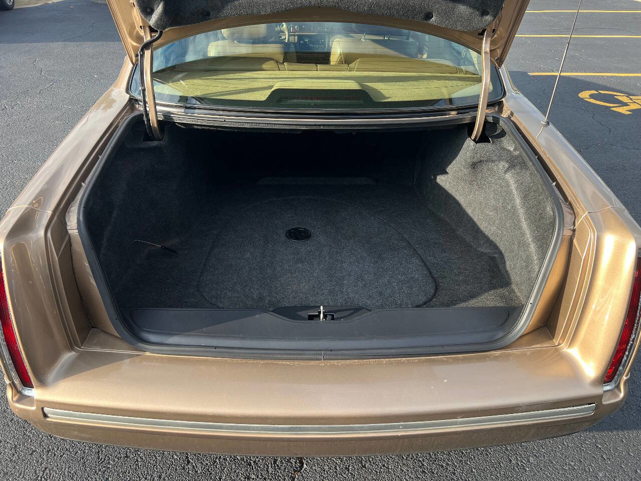 Used 1999 Cadillac De Ville w/ Comfort/Convenience Pkg image 15