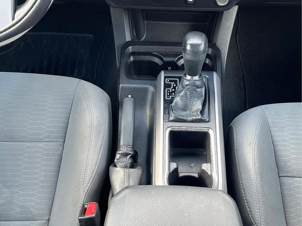 Used 2016 Toyota Tacoma SR5 w/ Towing Package image 18