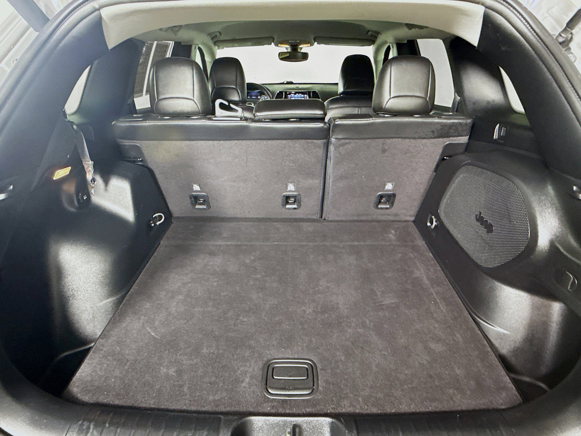 Used 2020 Jeep Cherokee Limited FWD image 32